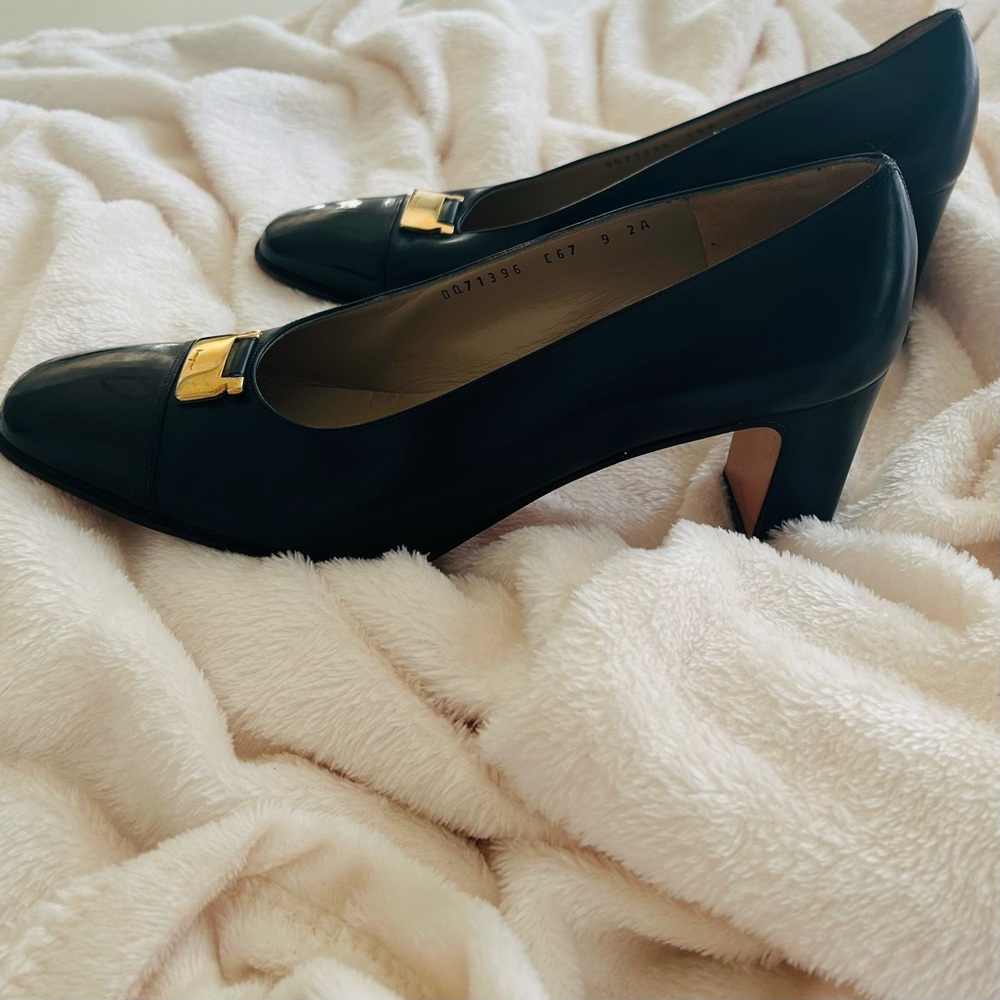 Salvatore Ferragamo Heels- Elegant Navy Leathrr with Black Patent Toes Size 9 - Picture 3 of 8